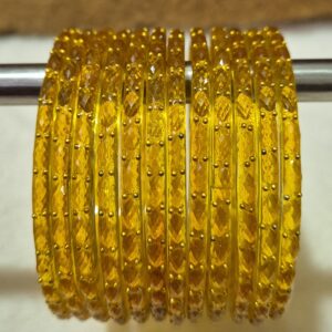 पिले कलर मे काँच की 12 चुडी