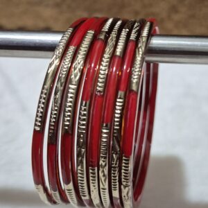 लाल कलर मे पक्की चुडी