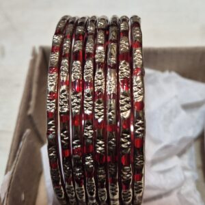 लाल कलर में पक्की चुडी डब्बी