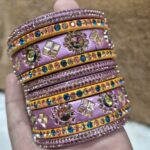 परपल-पिला कलर में कडा-चुडी