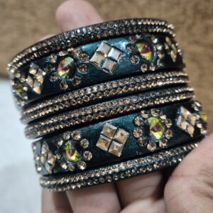 हरे कलर में कडा-चुडी