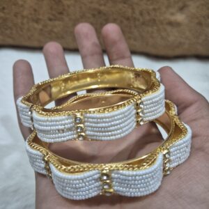 सफेद चिढ़ में कडा N9